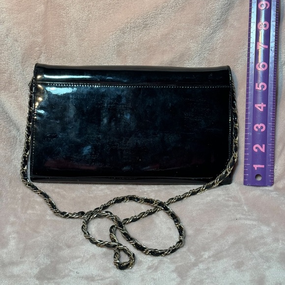 Vintage Ande’ Black Patent Leather Handbag With Gold Chain Shoulder Strap - Picture 3 of 11